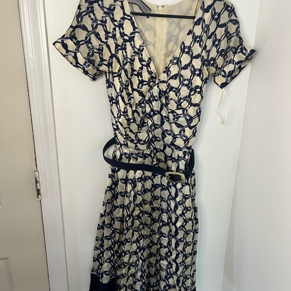VINTAGE ANNE KLEIN BELTED Elegant Navy and Cream Patterned Dress - Picture 1 of 11